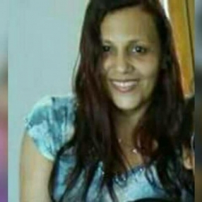 Caroline, Babá em Camaçari