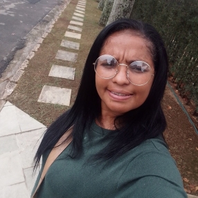 Carla, Babá em Caieiras