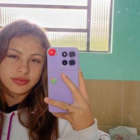 Larissa, Babá em Quedas do Iguaçu