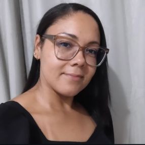 Carina, Babá em Saquarema