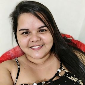Carla, Babá em Montes Claros