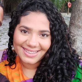 Thaiane, Babá em Camaçari