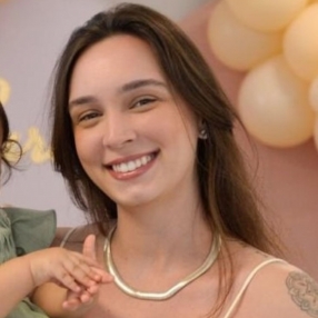 Júlia, Babá em Goiânia