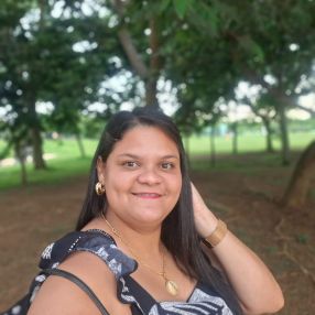 Luana, Babá em Escada