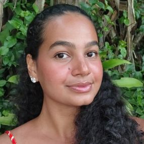 Clara, Babá em Santa Cruz