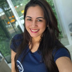 Aline, Babá em Londrina