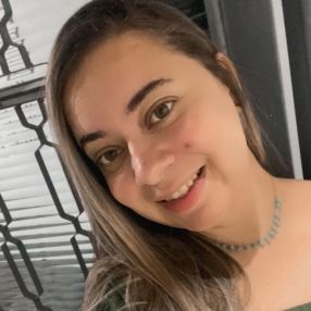 Júlia, Babysitter in Jacareí