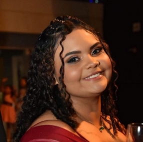 Larissa, Babá em Siderópolis