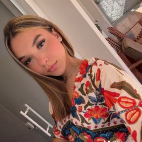 Julya, Babá em São Pedro