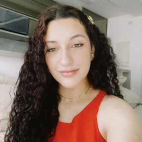 Flávia, Babá em Caratinga