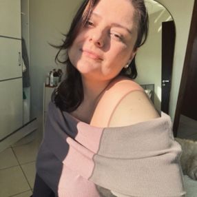 Ana Carolina, Babysitter in Blumenau