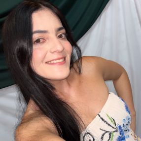 Júlia, Babá em Santo Antônio do Descoberto