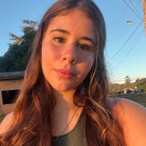 Eduarda, Babysitter in Sombrio