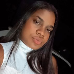 Jully, Babá em Rio Verde