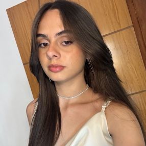 Emili, Babá em Manhuaçu
