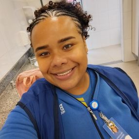 Nielle, Babá em Viana