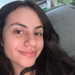 Hellen, Babá em Garça