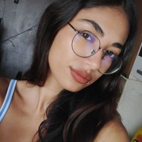 Yasmin, Babysitter in Itabira