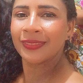 Simone, Babá em Escada