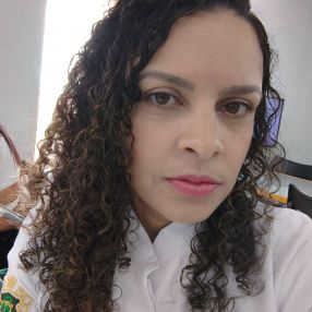 LORELAYNE, Babá em Queimados