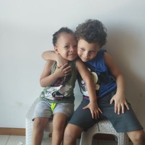 Thalia, Família em Serra