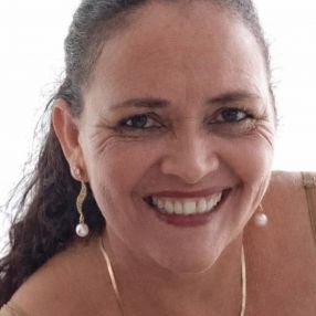 Patrícia, Babá em Nova Veneza