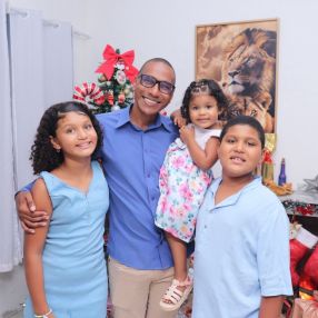 Maycon, Família em São Gonçalo