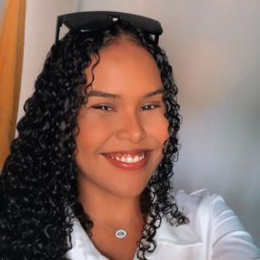 Nara, Babysitter in Salvador