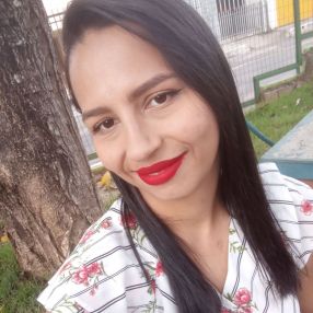 TATIANE, Babá em Mateus Leme
