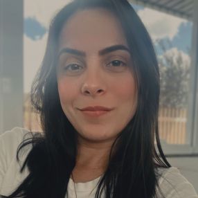 Leila, Babysitter in Joinville