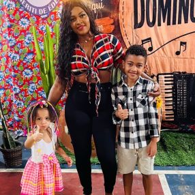 Laiane, Família em São João de Meriti