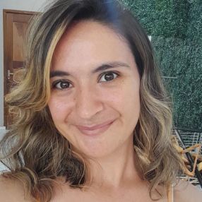 Naira, Babá em Goiânia