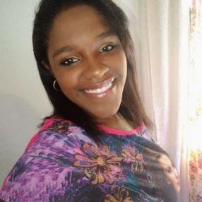 Tatiane, Babá em Três Rios