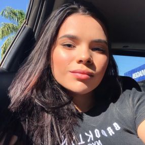 Adrielly, Babá em Senador Canedo