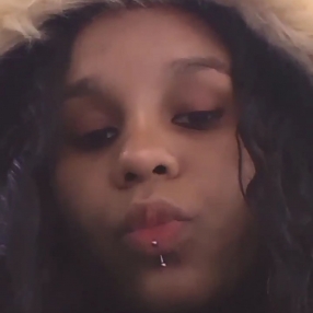 Emily, Babá em Alumínio