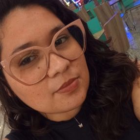 Lorena, Babá em Camaçari