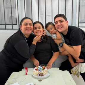 Mikaela, Família em Guarujá