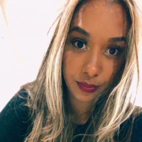 Júlia, Babá em Vitória