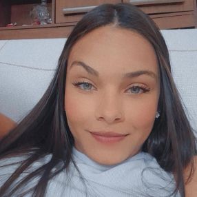 Larissa, Babá em Holambra
