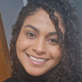 Aline, Babá em Macaé