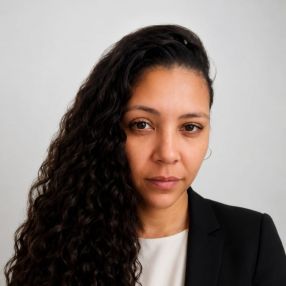 Patrícia, Babá em Alfenas