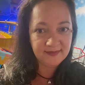 Cintia, Babá em Cubatão