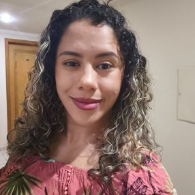Júlia, Babá em Goiânia