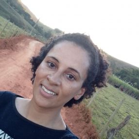 Joice, Babá em Viçosa