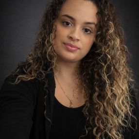 Yasmin, Babysitter in São Vicente