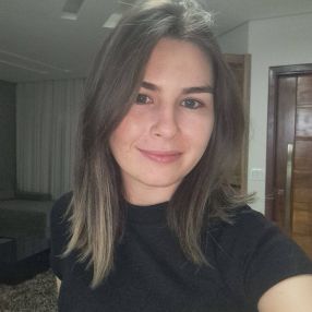 Leticia, Babá em Itajubá