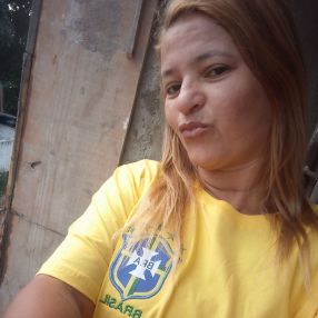 Elivania Araújo da, Babá em Vitória de Santo Antão
