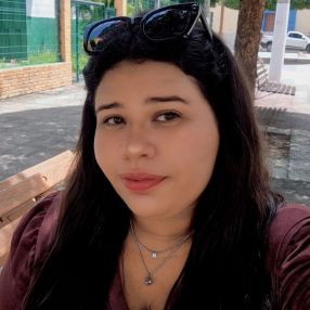 Larissa, Babá em Crato