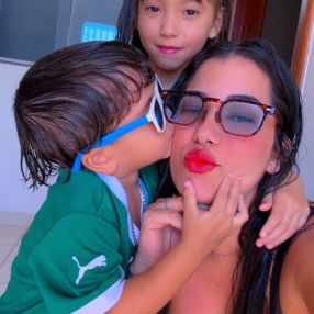Larissa, Família em Linhares