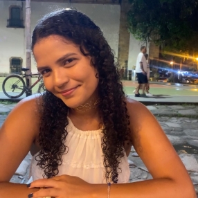 Letícia, Babá em Ibiúna